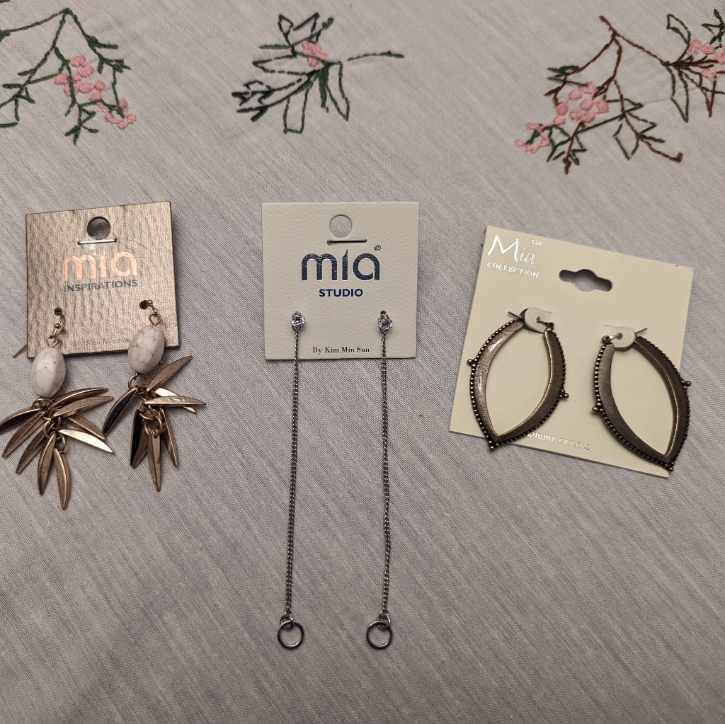 Mia Collection Earrings 12$